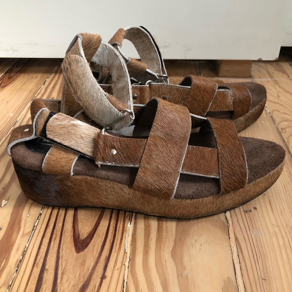 Feminine & Masculine Clemence calf hair sandals - Picture 2 of 8